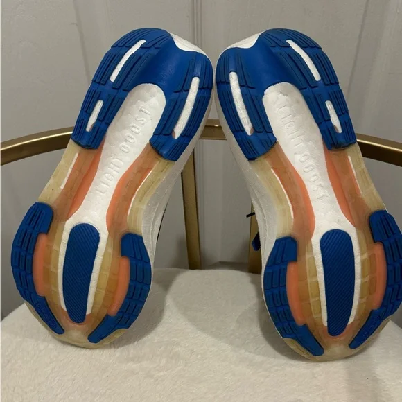 Women’s Adidas Ultraboost Light Running Shoes size 9 - Picture 2 of 5